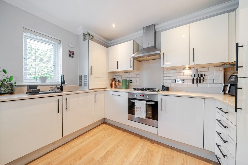 Property photo 3 of 18 1522096-2-6Aa90d0...