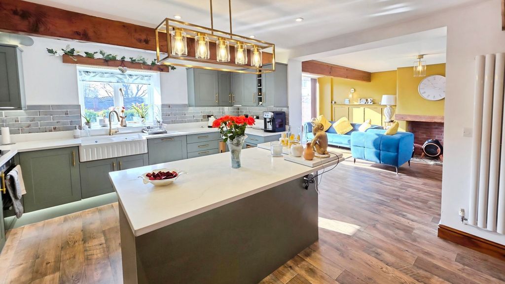 Property photo 2 of 22