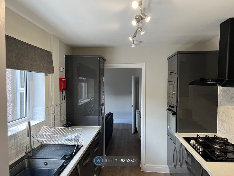 Property photo 3 of 21 Kitchen