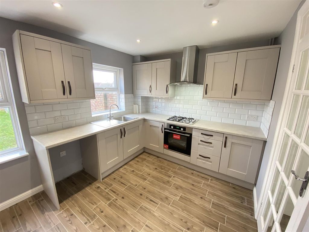 Property photo 2 of 17 Kitchen