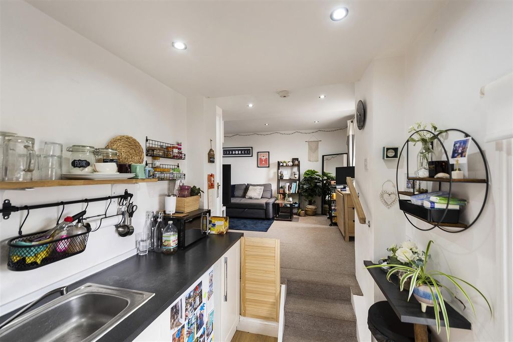 Property photo 3 of 5 9 Mercer St, Tn1 2Da 004.Jpg