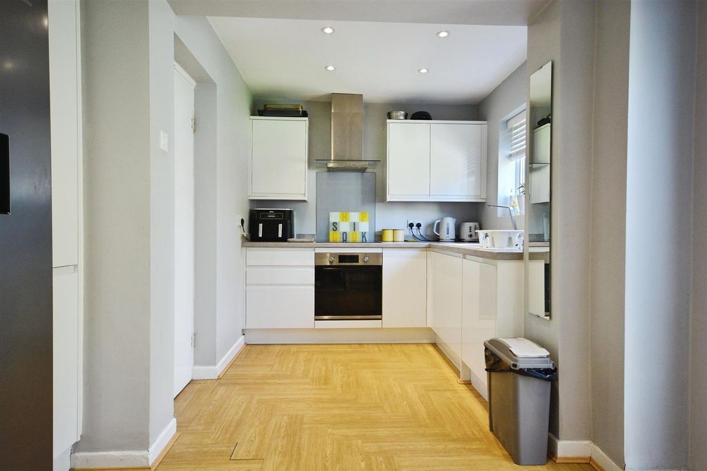 Property photo 2 of 15 Kitchen