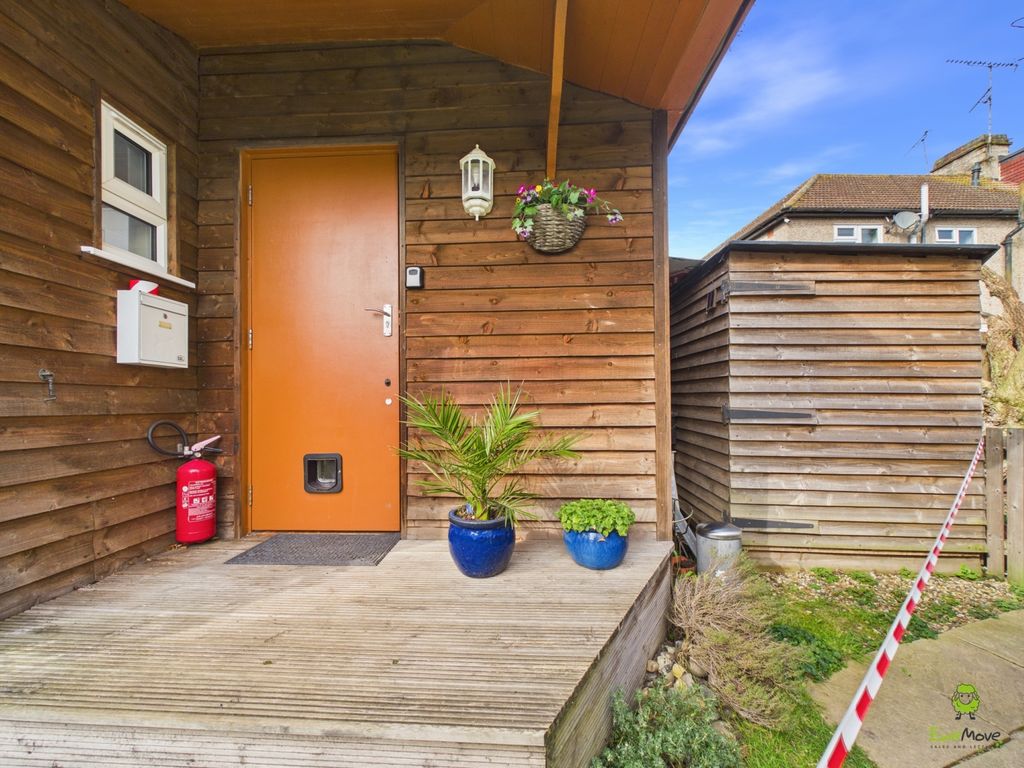 Property photo 2 of 9 Cam02615G0-Pr0168-Still002