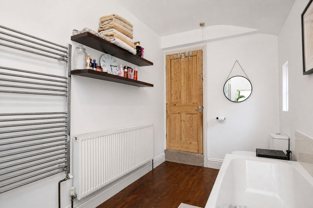 Property photo 2 of 29