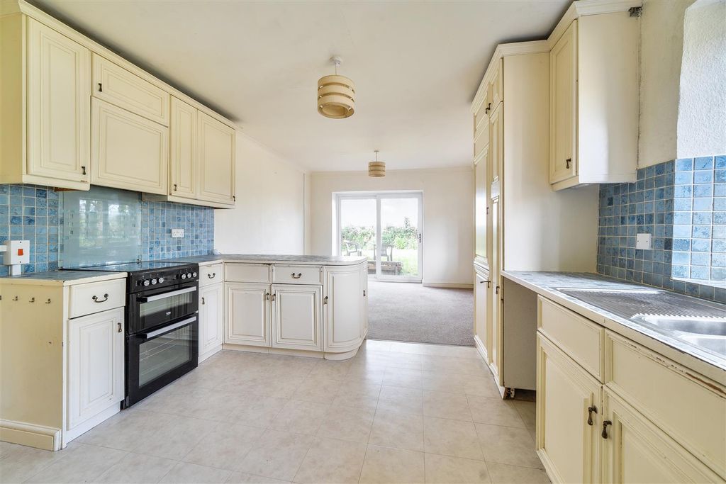 Property photo 2 of 18 Kitchen / Dining Room