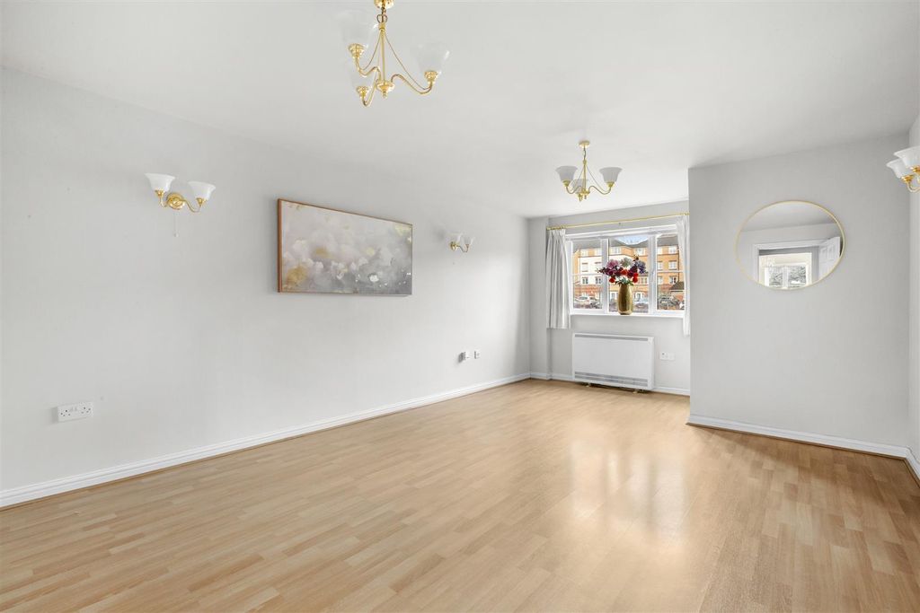 Property photo 2 of 13 Lounge/Diner