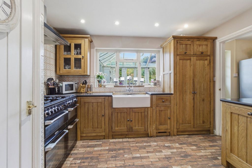 Property photo 2 of 34