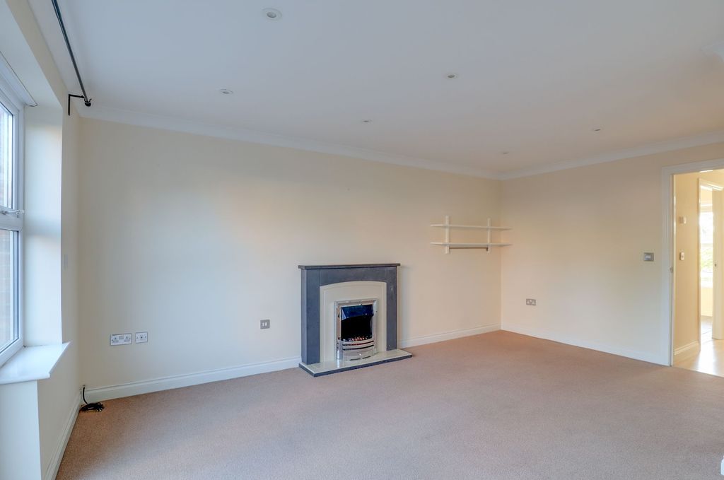 Property photo 2 of 26