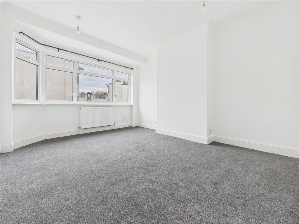 Property photo 2 of 7 Living Room