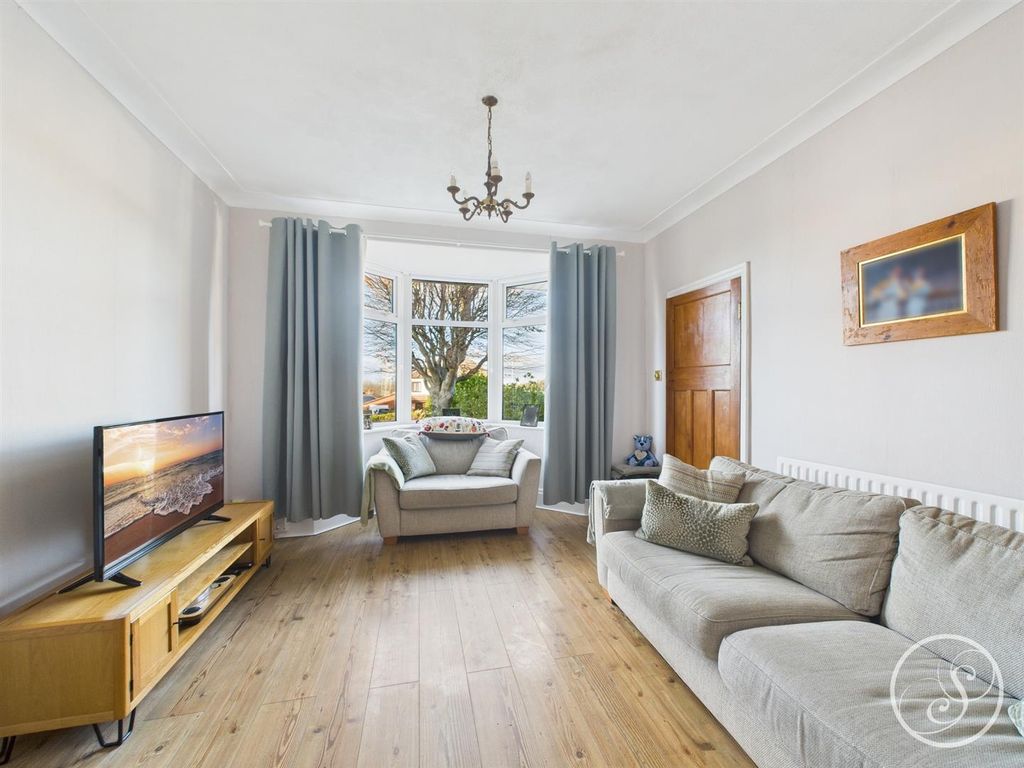 Property photo 2 of 15 Lounge