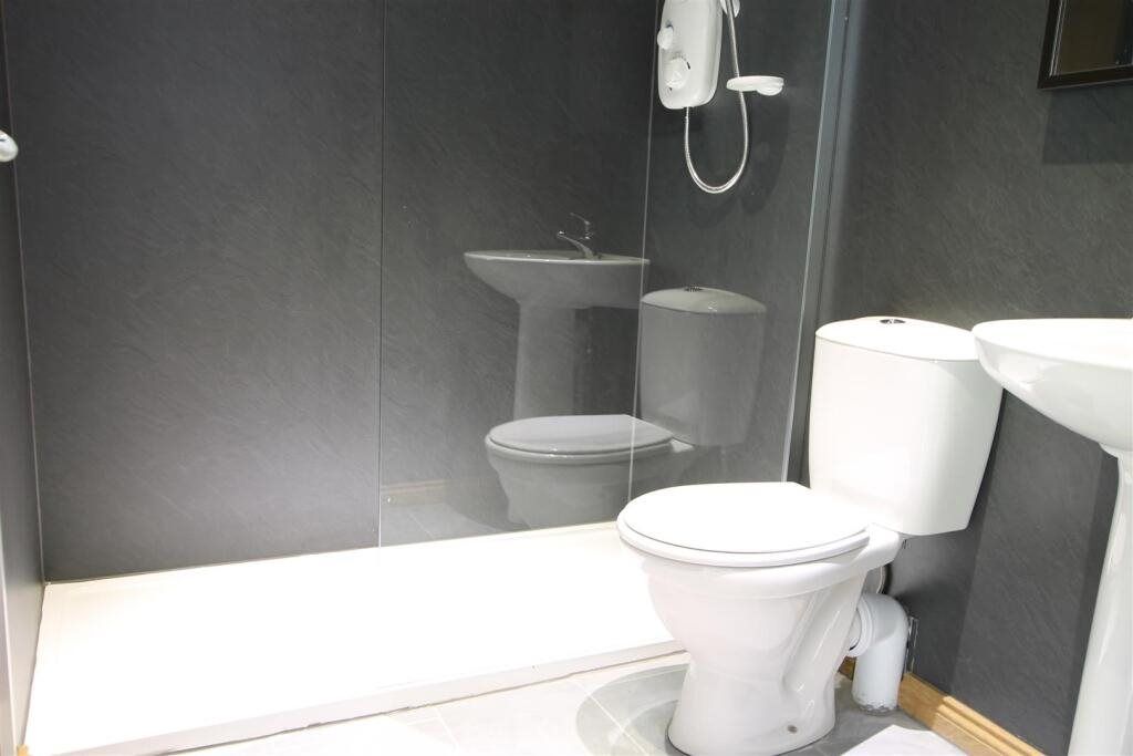 Property photo 2 of 4 Bathroom