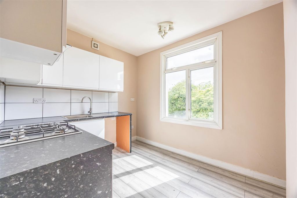 Property photo 2 of 9 Kitchen