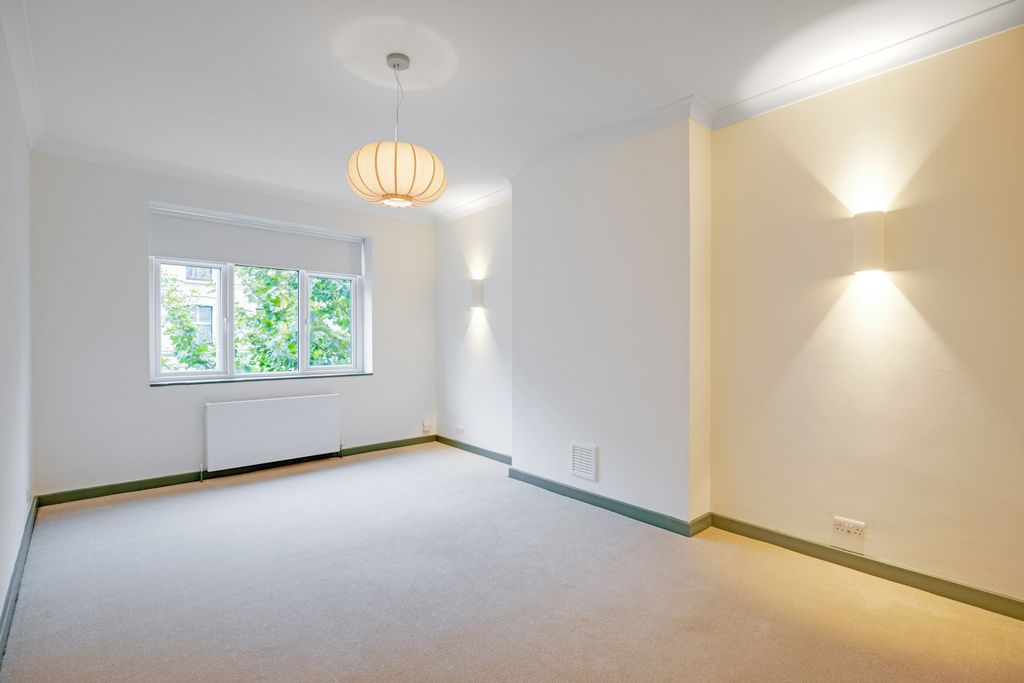 Property photo 2 of 11 2.Lounge.Jpg