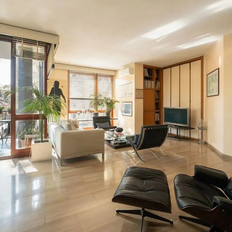 Property photo 1 of 14 Stylish Apartment In Milan, Lombardy