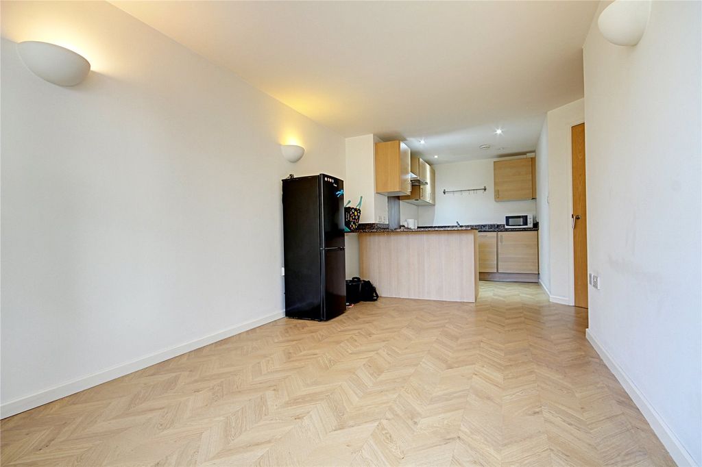 Property photo 2 of 7 Picture No. 12