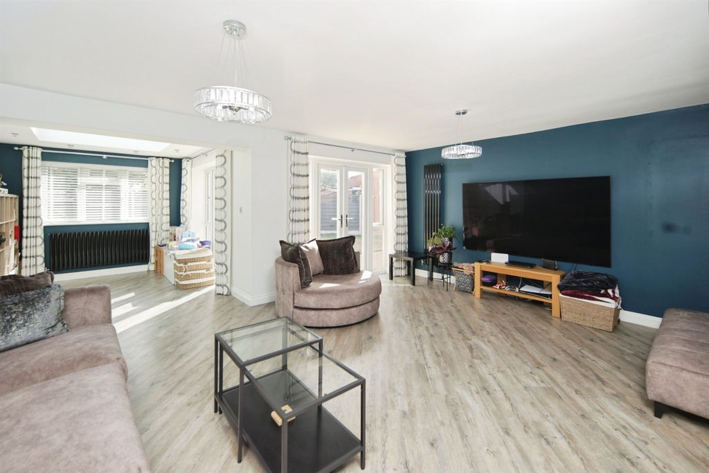 Property photo 2 of 20