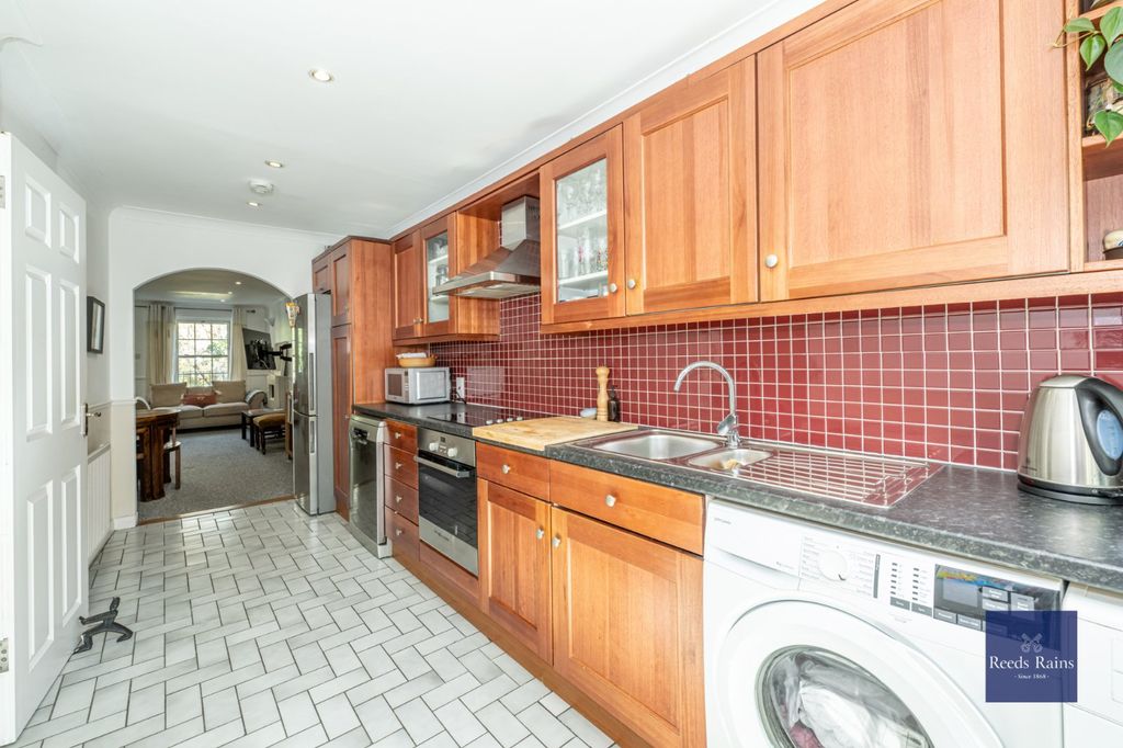 Property photo 3 of 12 Kitchen