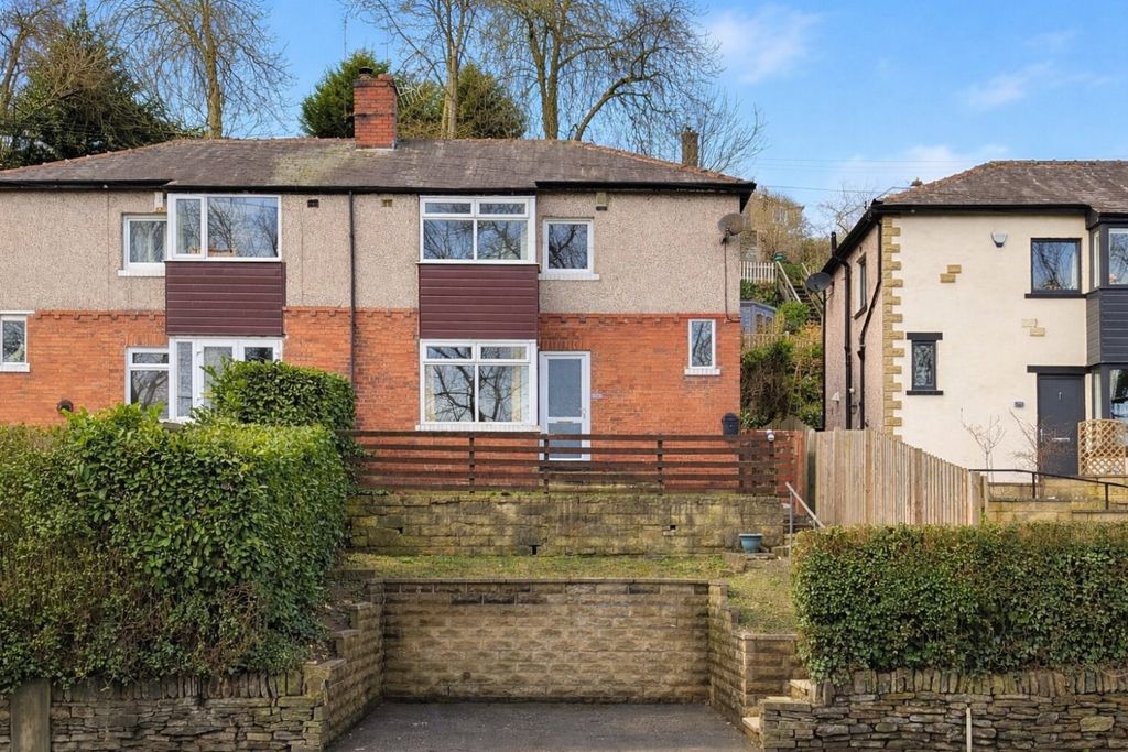 Property photo 1 of 20 Bradford Road Ewemove Brighouse Jpgext (4)