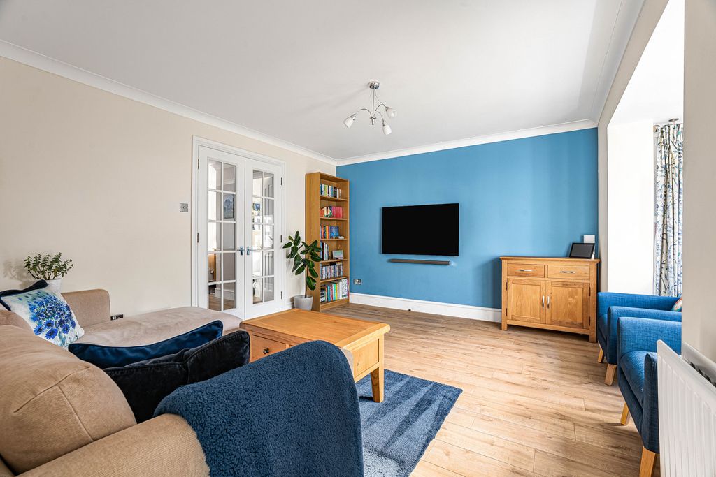 Property photo 3 of 28