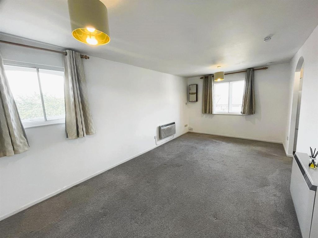 Property photo 3 of 11