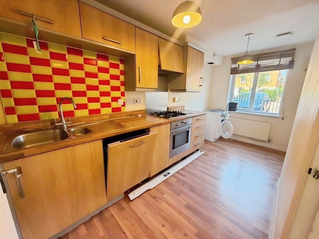 Property photo 2 of 18 Kitchen