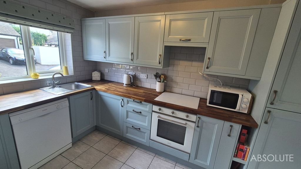 Property photo 2 of 39