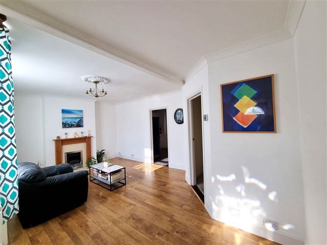 Property photo 2 of 17 Lounge