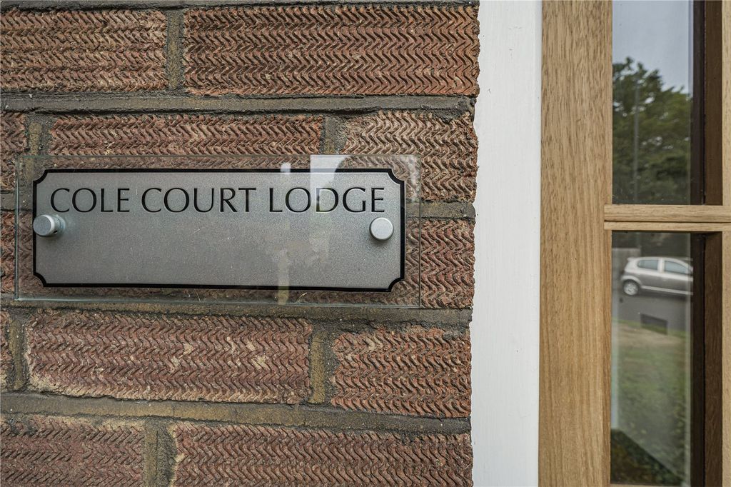 Property photo 2 of 17 Picture No. 16