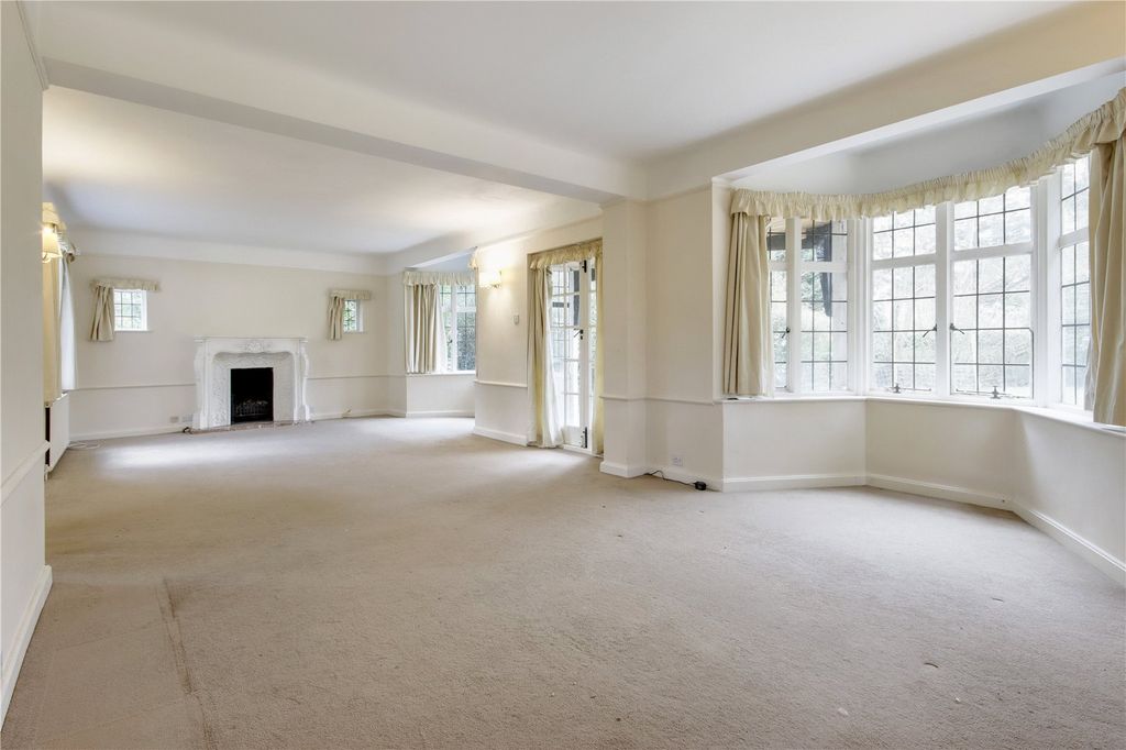 Property photo 3 of 12 Sitting Room