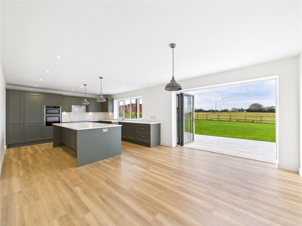 Property photo 2 of 27 Picture No. 25