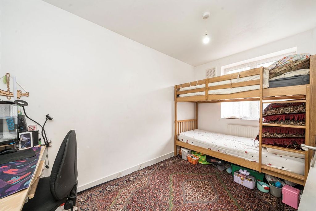 Property photo 3 of 5