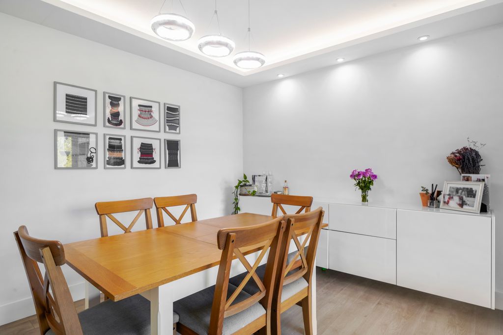 Property photo 2 of 13 Flat 32, Claydon House - Ctvluhclbkxnznromvyw