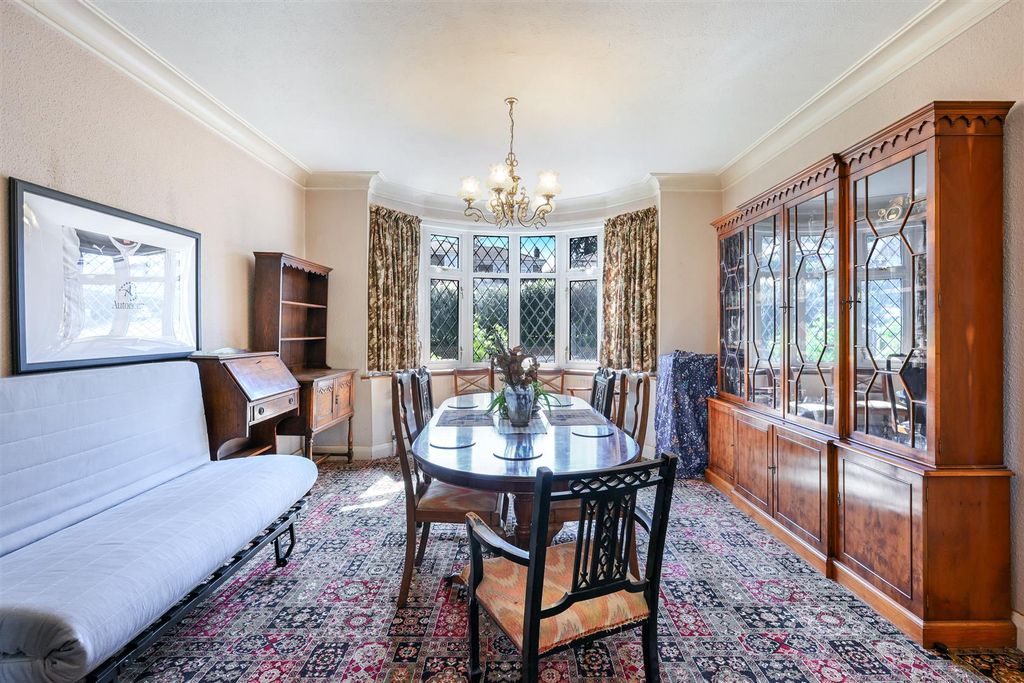 Property photo 2 of 25 The Avenue, 72 (8).Jpg