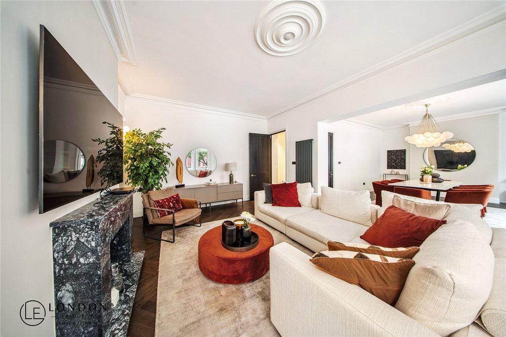 Property photo 3 of 26 Living Room