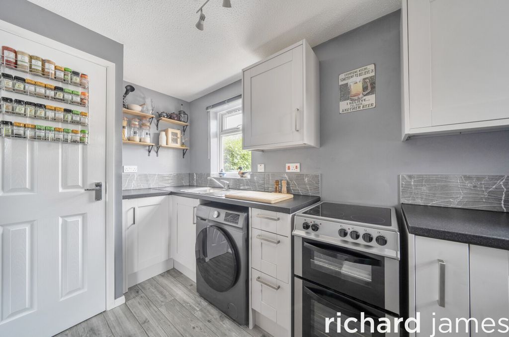 Property photo 2 of 14 B9d2270E292A48B4A61Ab4d829F1Fcc8