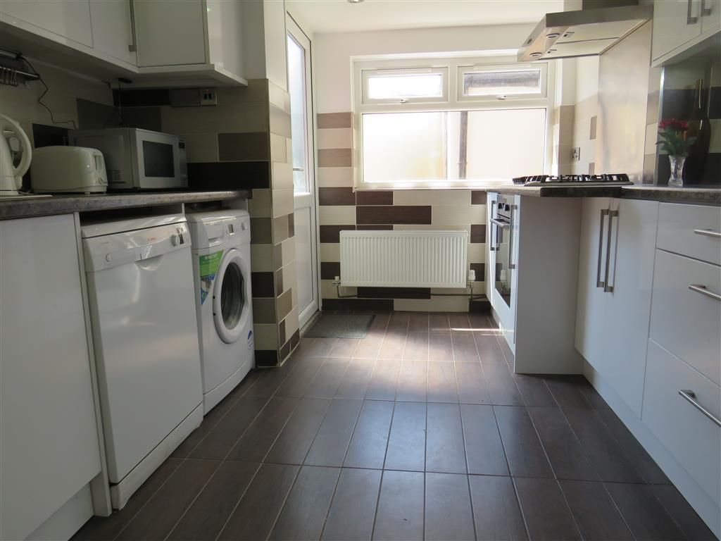Property photo 2 of 12 Kitchen