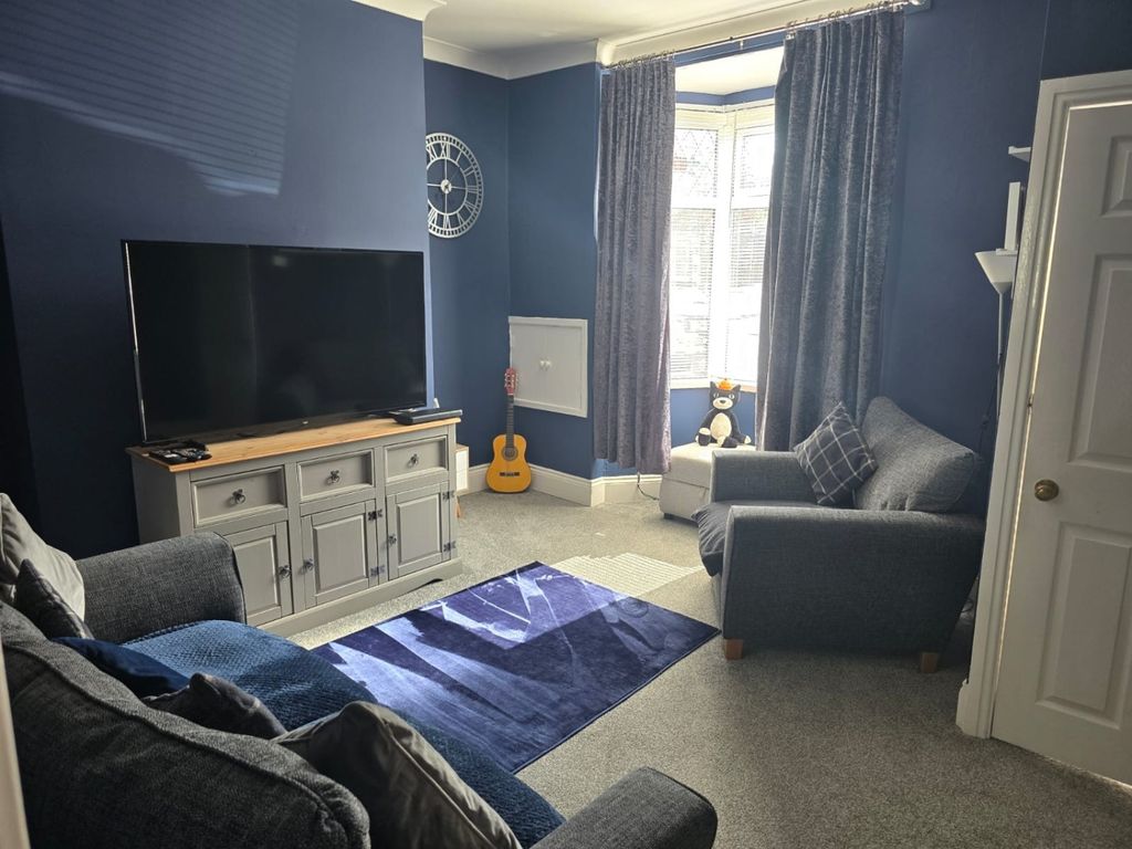 Property photo 2 of 17 Lounge