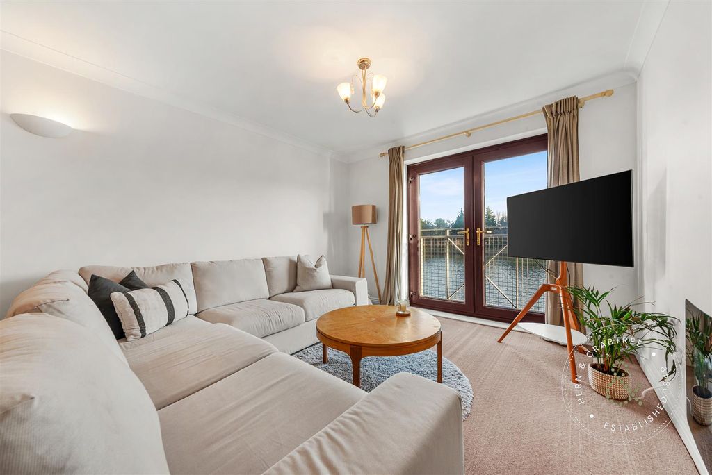 Property photo 2 of 28 York-Court-18.Jpg