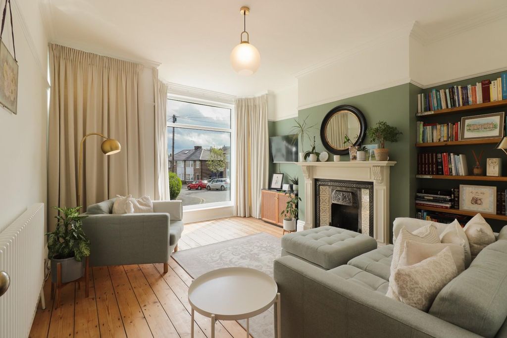 Property photo 2 of 31 Living Room