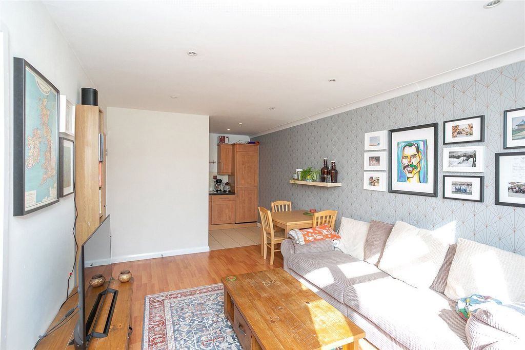 Property photo 3 of 12