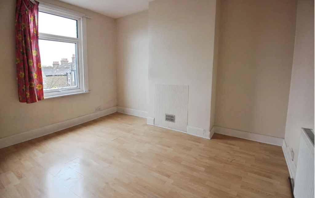 Property photo 2 of 8