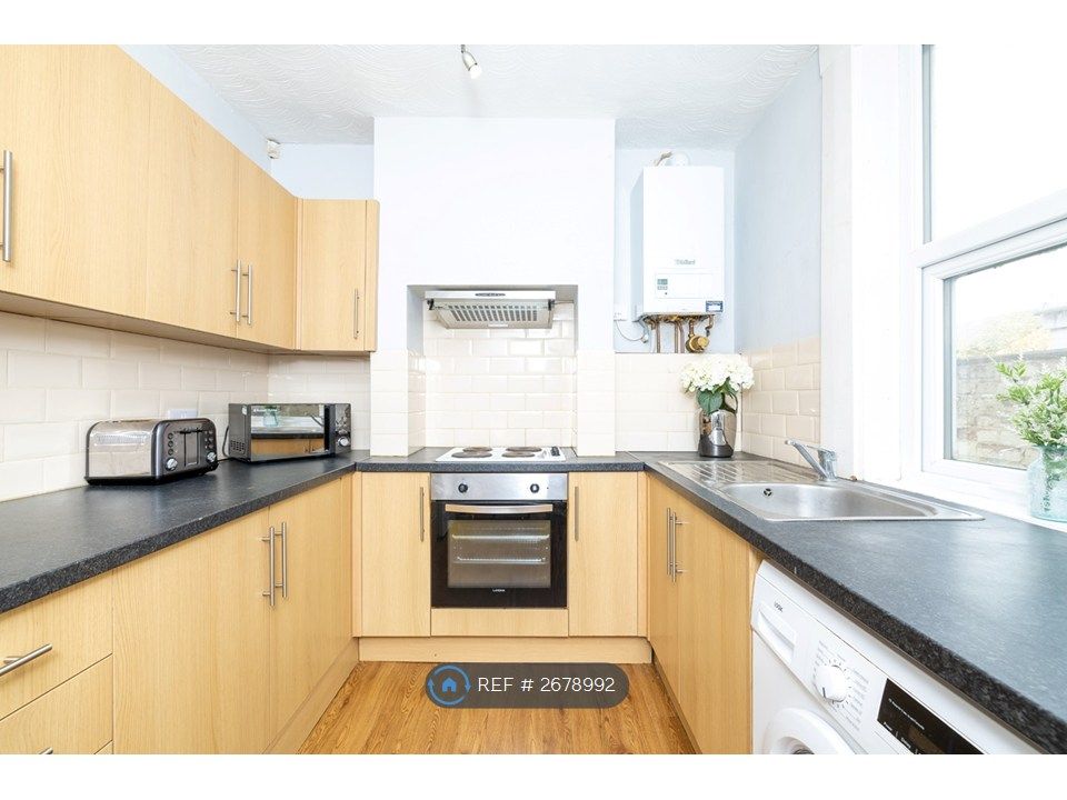 Property photo 3 of 16 Kitchen