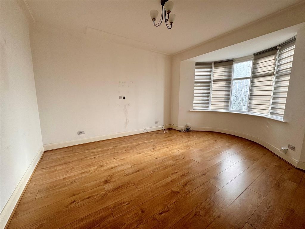 Property photo 3 of 15 Living Room.Jpg