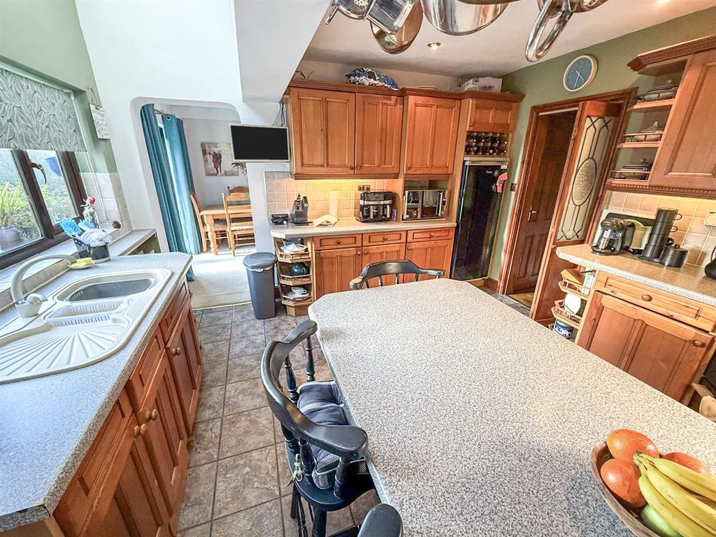 Property photo 3 of 22 Kitchen