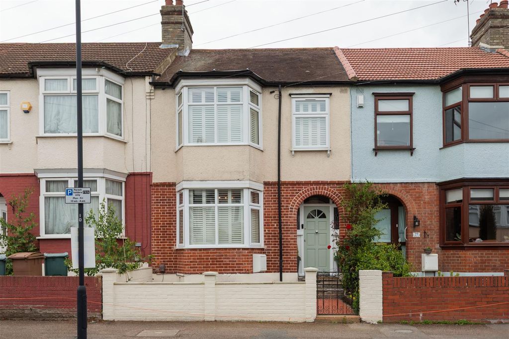 Property photo 1 of 41 Bridge End, E17