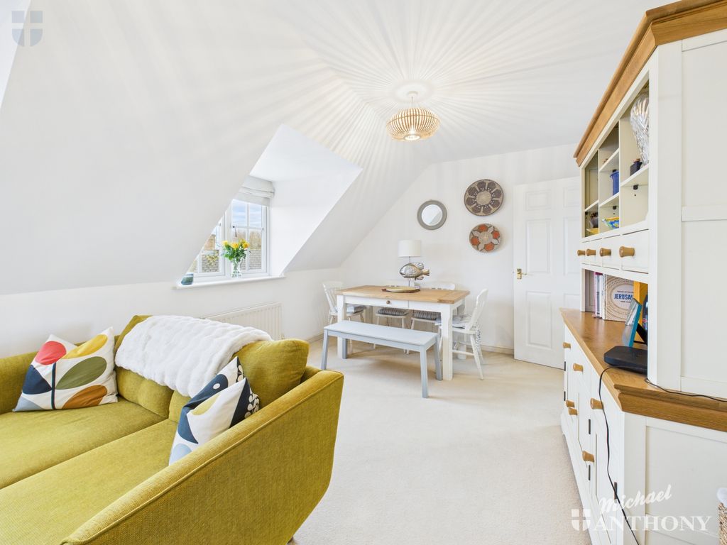 Property photo 2 of 12 Cam03852G0-Pr0476-Still006