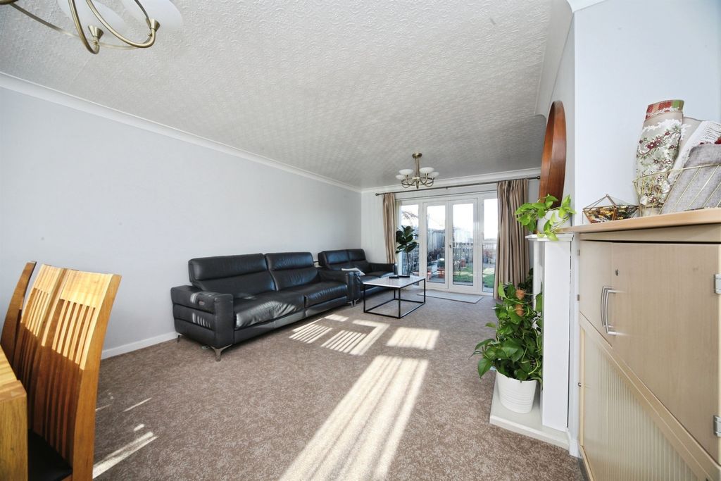 Property photo 3 of 19