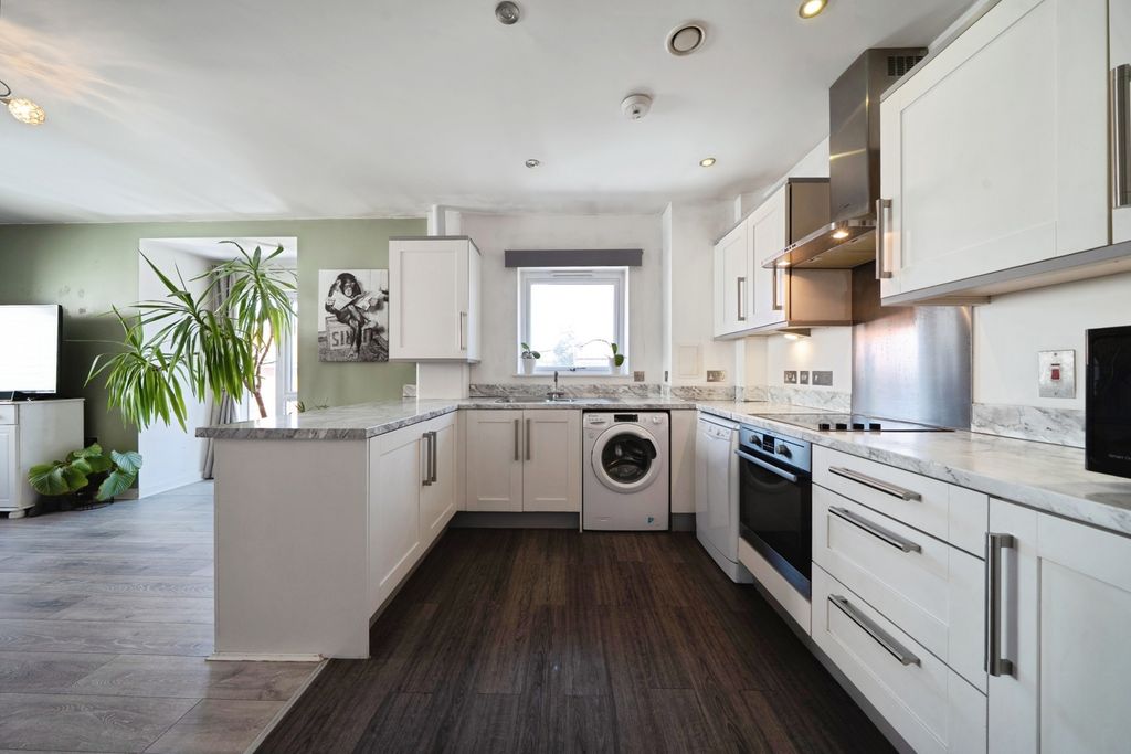 Property photo 3 of 9 Pbox-Img.Jpg