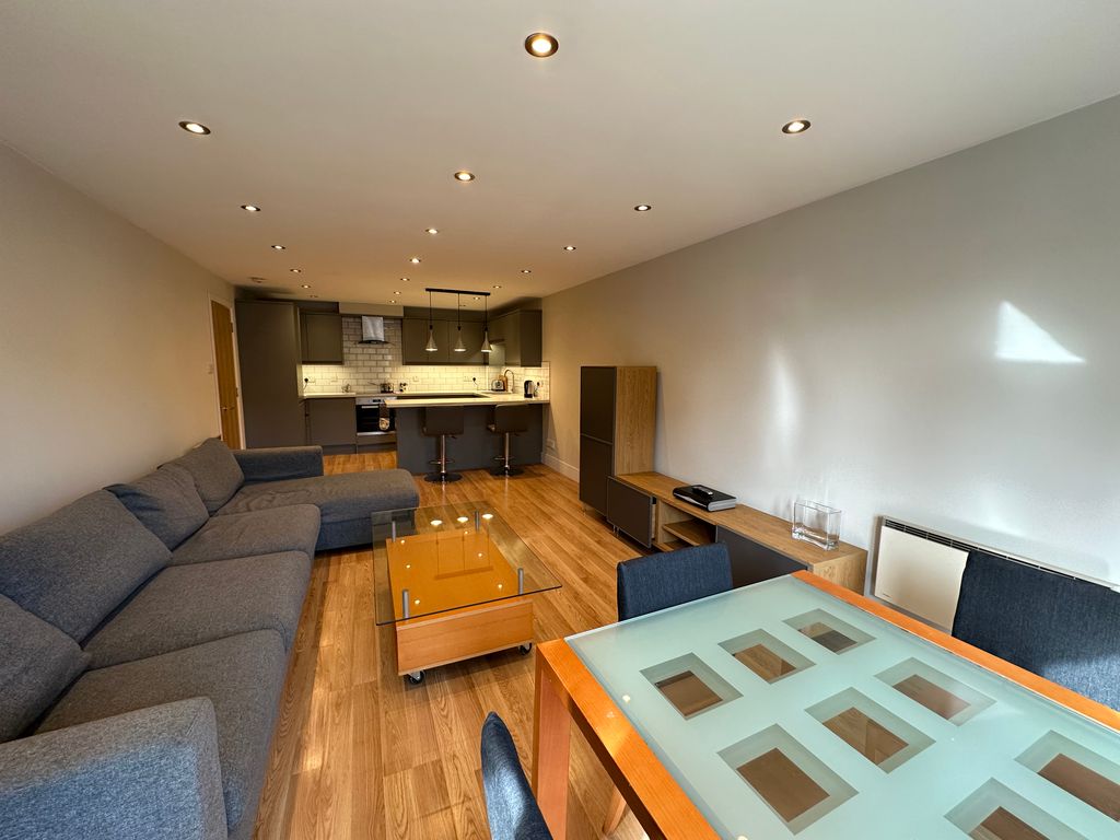 Property photo 1 of 11 Cover