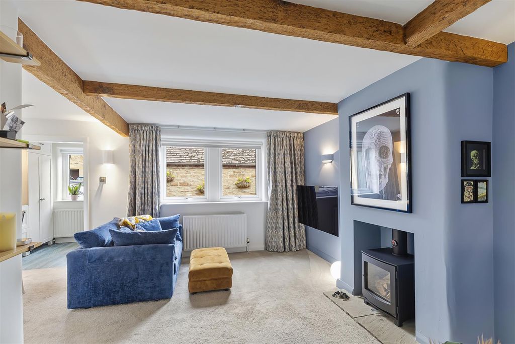 Property photo 3 of 21 Sitting Room.Jpg